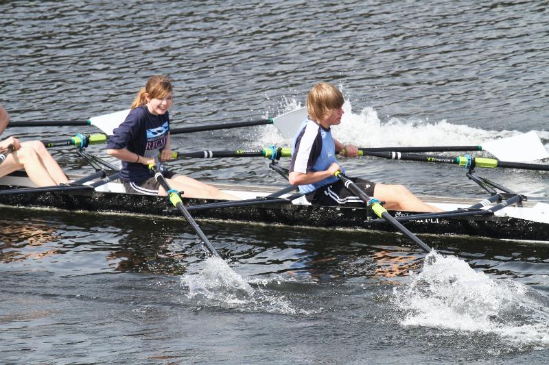 IntSch10 124.jpg - Hold the boat